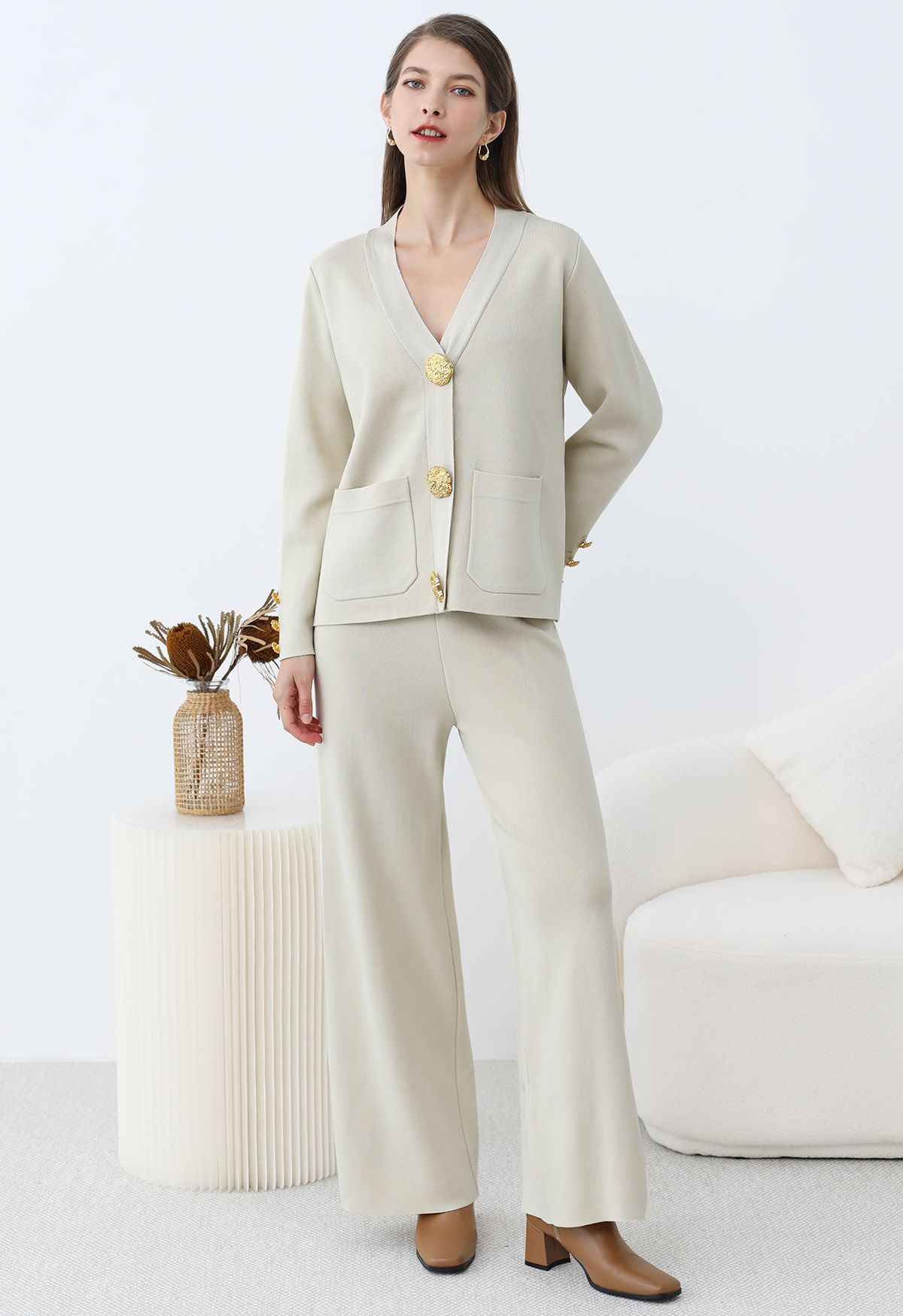 SOFIA | ENSEMBLE TRICOT CARDIGAN COL V BOUTONS DORÉS & PANTALON LARGE