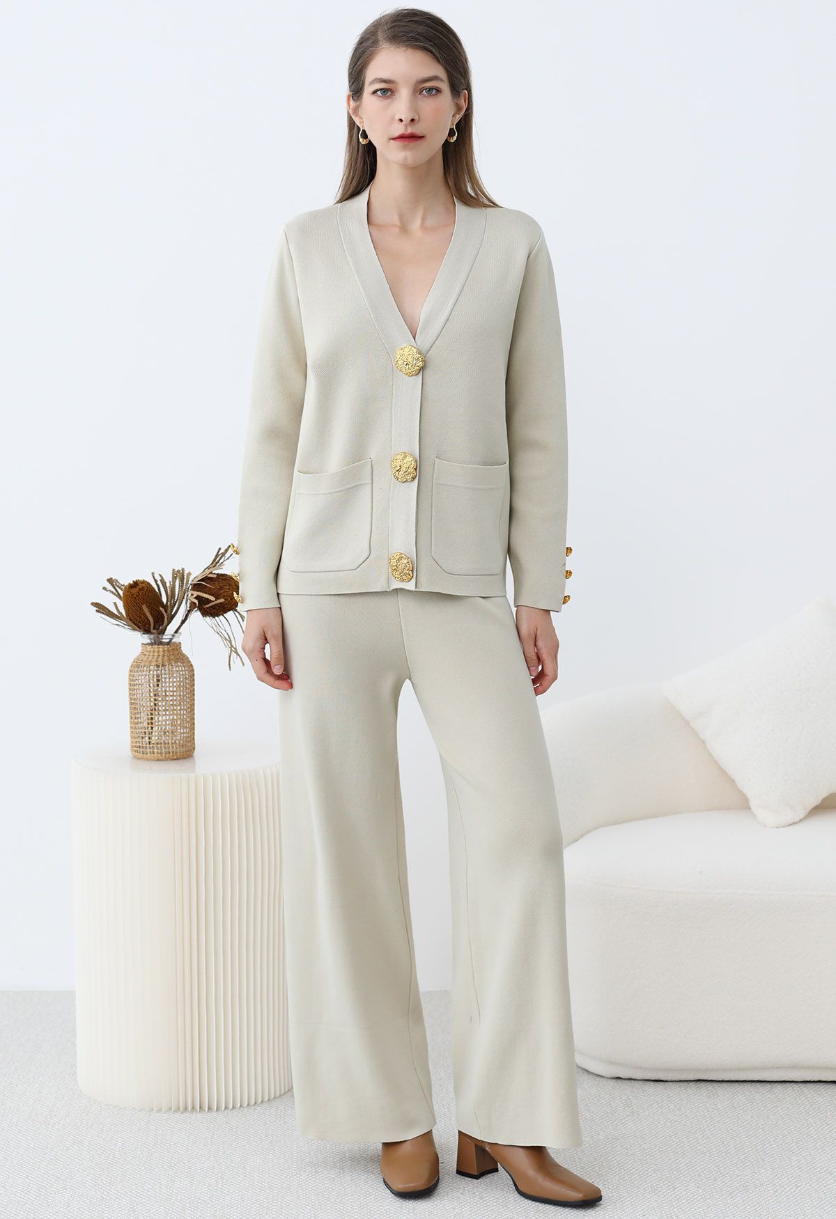 SOFIA | ENSEMBLE TRICOT CARDIGAN COL V BOUTONS DORÉS & PANTALON LARGE