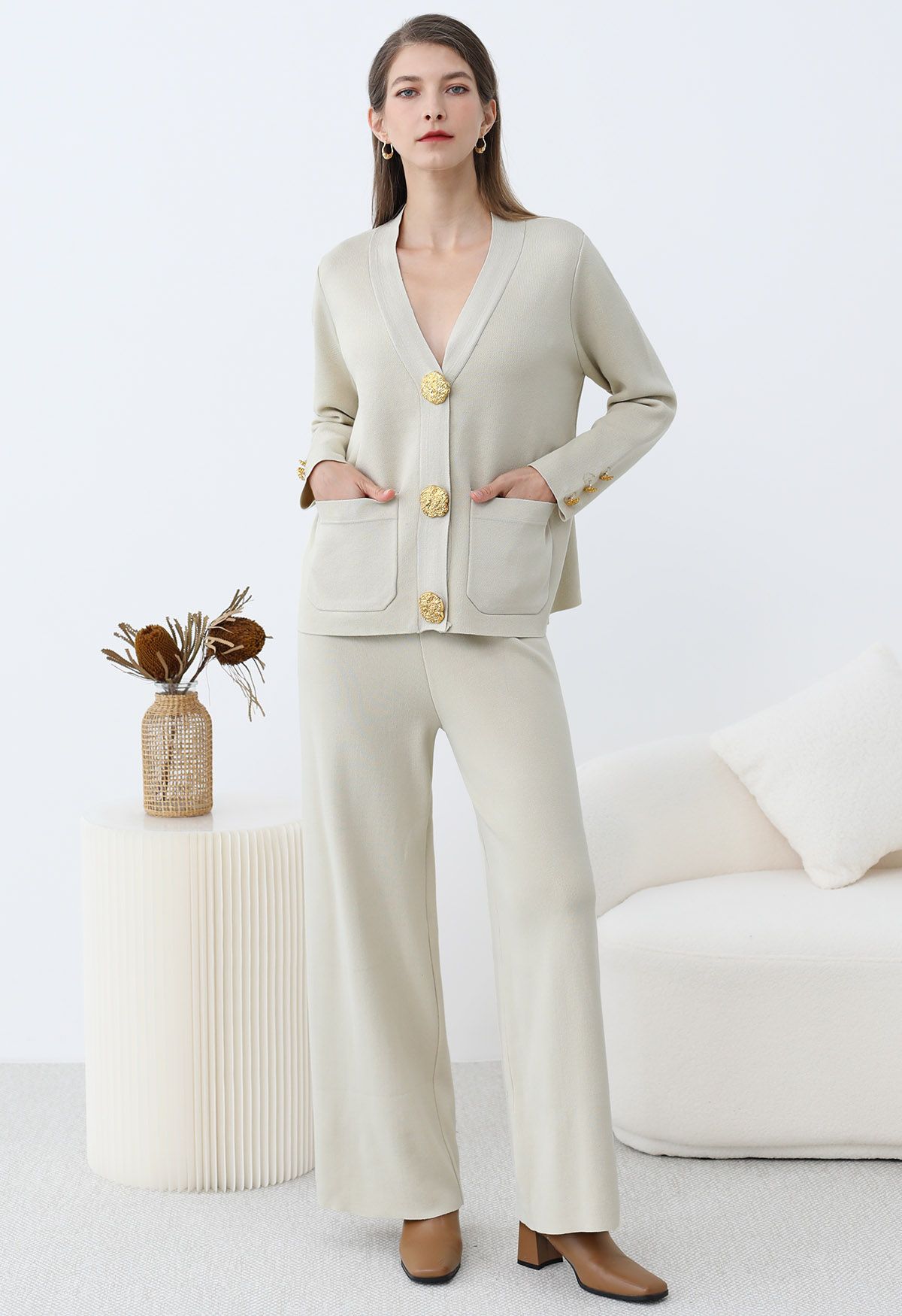 SOFIA | ENSEMBLE TRICOT CARDIGAN COL V BOUTONS DORÉS & PANTALON LARGE