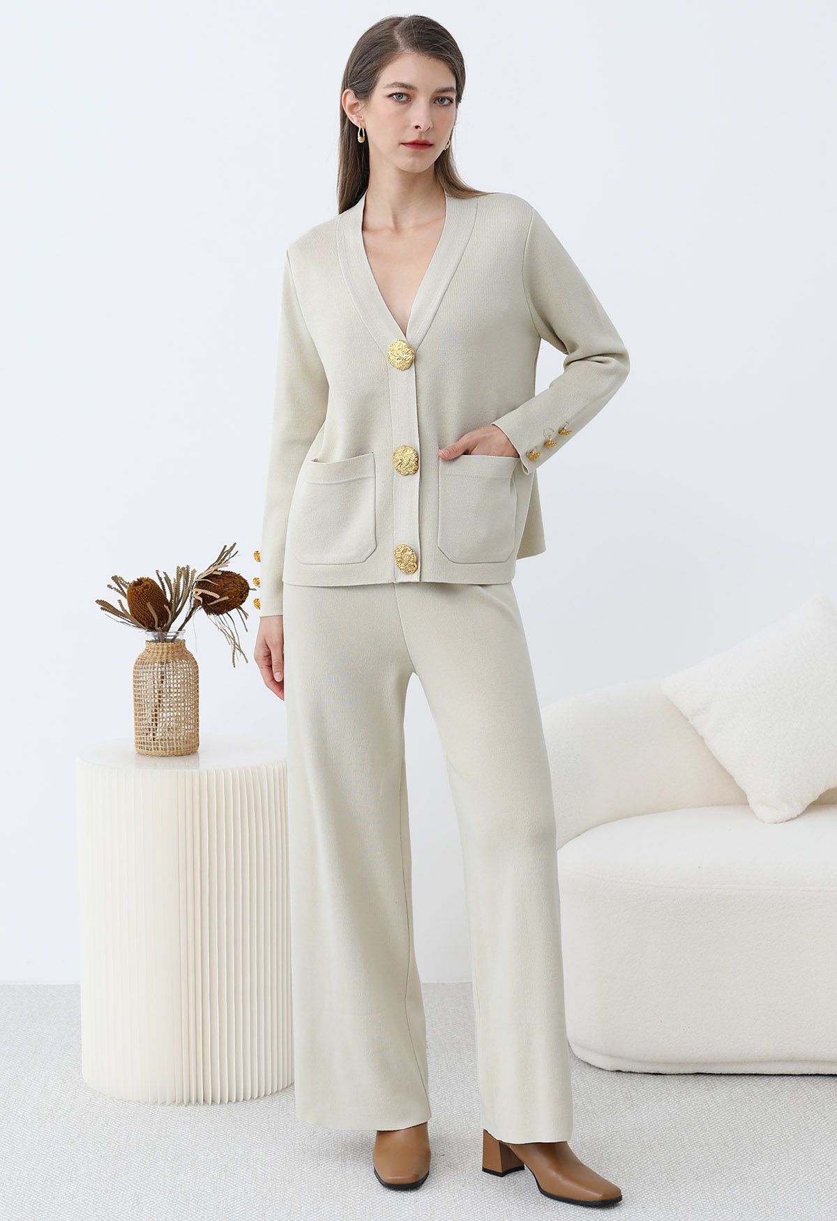 SOFIA | ENSEMBLE TRICOT CARDIGAN COL V BOUTONS DORÉS & PANTALON LARGE