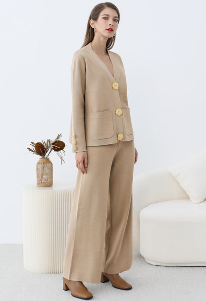 SOFIA | ENSEMBLE TRICOT CARDIGAN COL V BOUTONS DORÉS & PANTALON LARGE