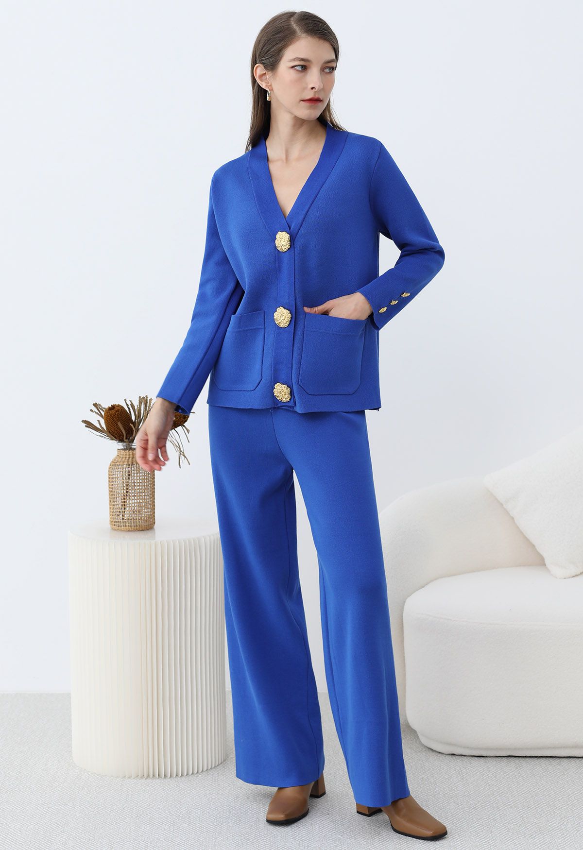 SOFIA | ENSEMBLE TRICOT CARDIGAN COL V BOUTONS DORÉS & PANTALON LARGE