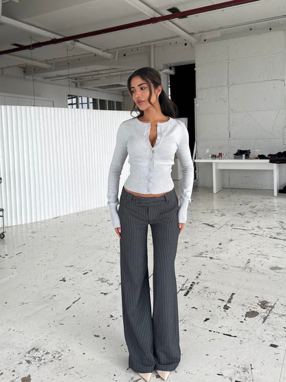 NORA | CARDIGAN CROP CÔTELÉ BOUTONNÉ AJUSTÉ