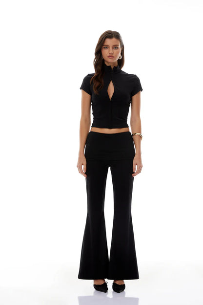 KYRA | TOP CROP COL MONTANT ZIPPÉ AVEC DÉCOUPE KEYHOLE