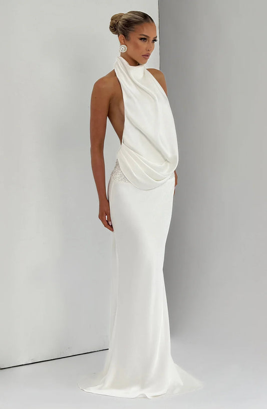 SÉLÉNA | ROBE LONGUE HALTER DRAPÉE DOS NU AVEC DÉTAILS EN DENTELLE