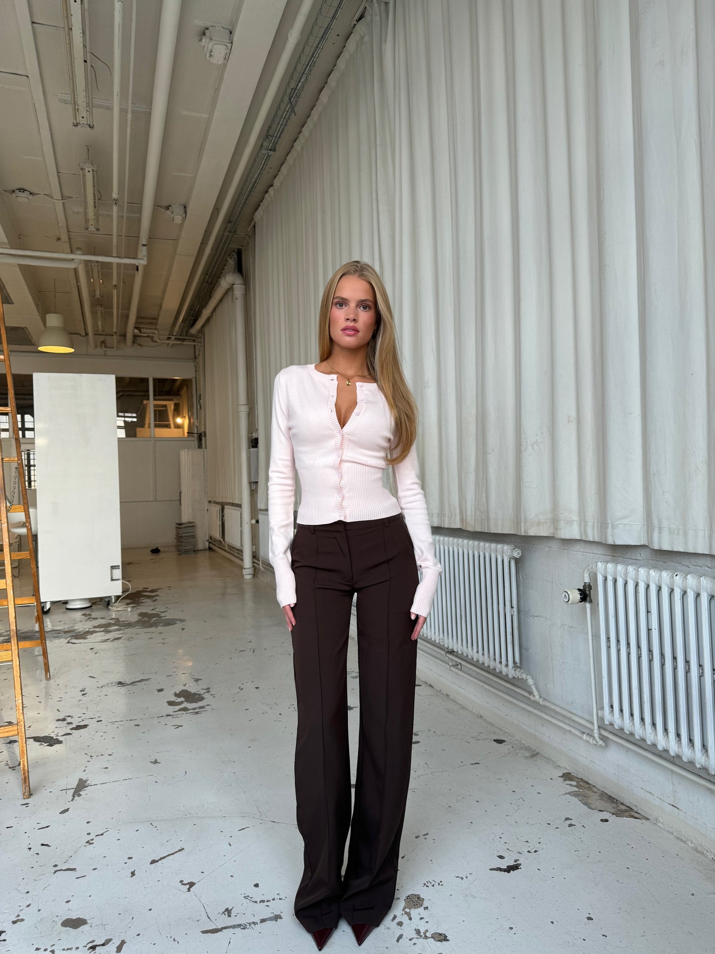 NORA | CARDIGAN CROP CÔTELÉ BOUTONNÉ AJUSTÉ