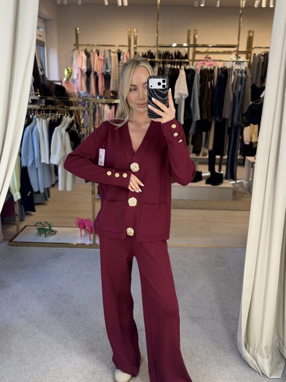 SOFIA | ENSEMBLE TRICOT CARDIGAN COL V BOUTONS DORÉS & PANTALON LARGE
